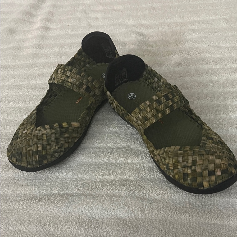 bernie mev. Kids Olive Woven Mary Jane Sandals